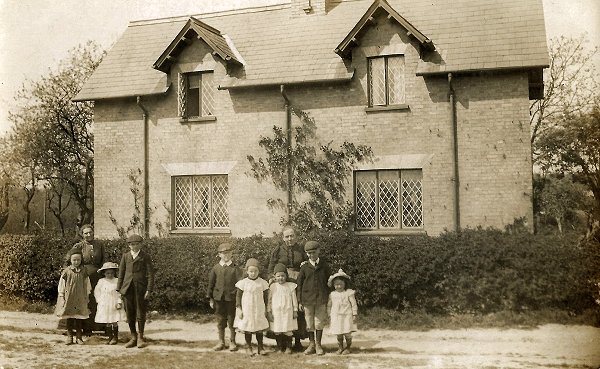 Skinner and Wayman Families, c1905